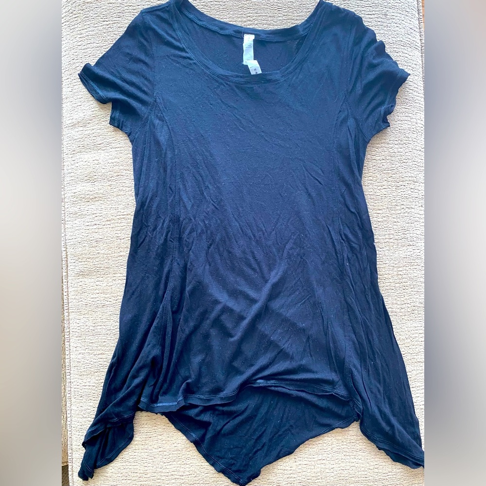 Lululemon light weight silk laced flowing T-shirt size 4.